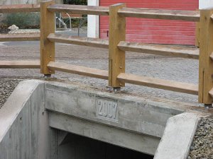 Brücke mit Jahreszahl